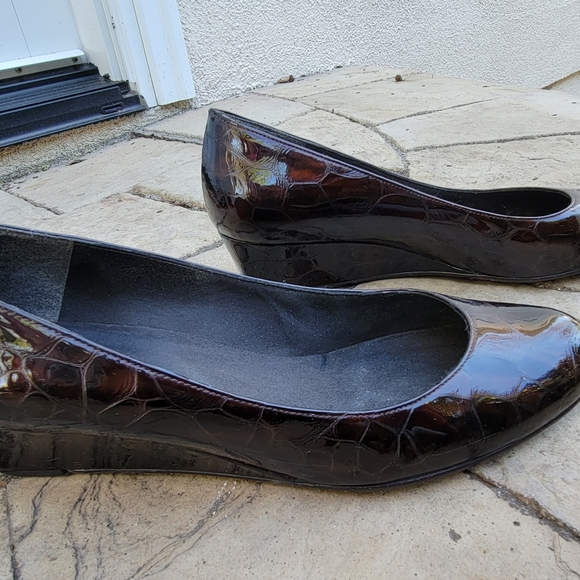 Patent leather Stuart Weitzman wedges. Size 8.5 - Picture 2 of 11